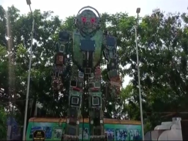 The sculpture designed by ITI Berhampur is 30 feet tall and weighs 3 tons. (Photos/ANI)