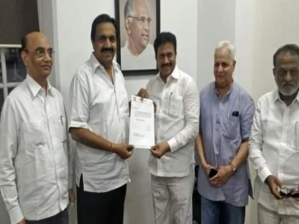 Jayant Patil gave certificate to Shashikant Shinde (Photo/ANI)