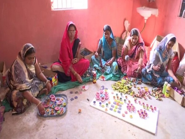 Women of self help groups making eco-friendly cow dung diyas in Raipur, Chhattisgarh (Photo/ANI)