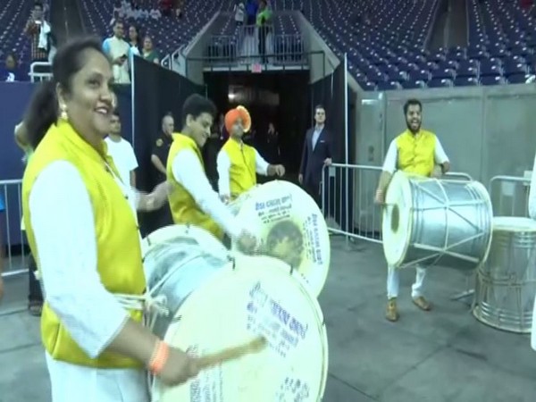 Enthusiastic people of the Indian diaspora danced on the Bhangra beats ahead of Howdy Modi! event in Houston on Sunday. (Photo/ANI)