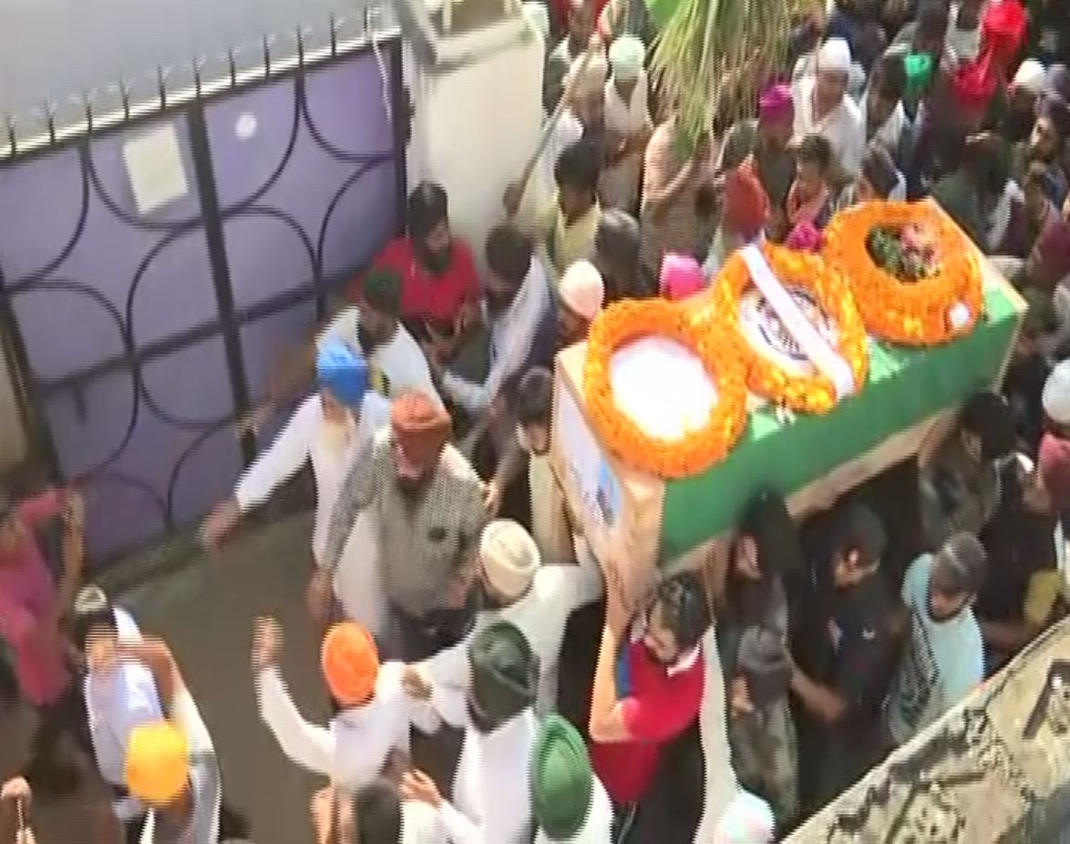 Mortal remains of Sepoy Saraj Singh reach his home (Photo/ANI)