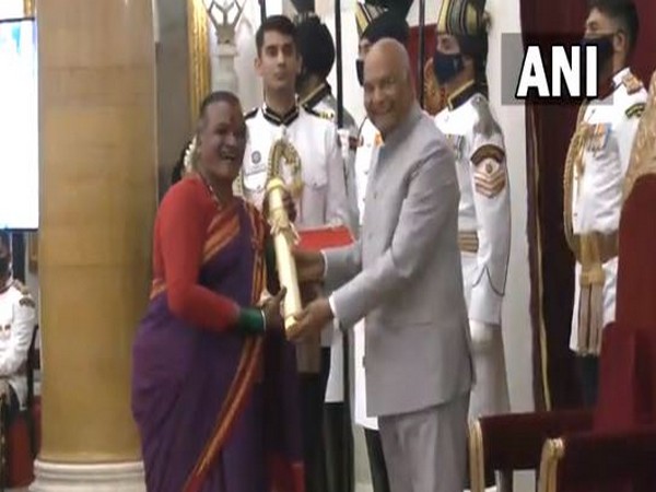 Matha B Manjamma Jogati recieves Padma Shri from President of India (Photo/ANI) 