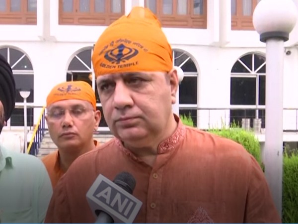 J-K BJP spokesperson Sunil Sethi at Digiana Gurudwara (Photo/ANI)