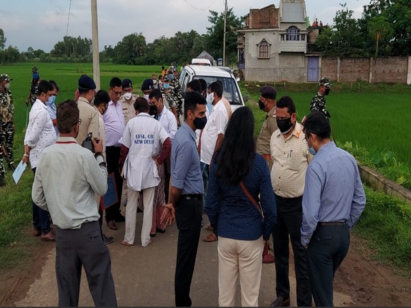 CBI representatives arrived at Mallarpur on Sunday to investigate into the death of Zakir Hussain, a BJP worker. (Photos/ANI)