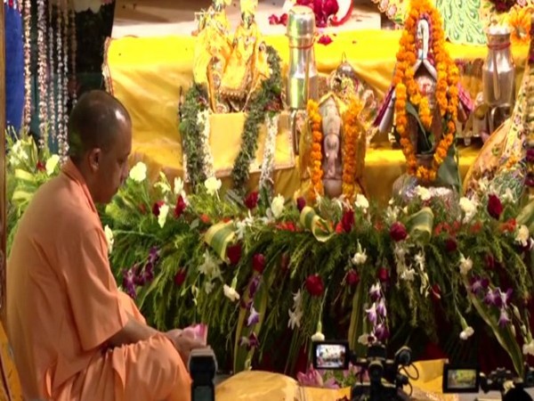 UP CM Yodgi Adityanath offering prayers at Krishna Janmabhoomi temple (Photo/ANI)