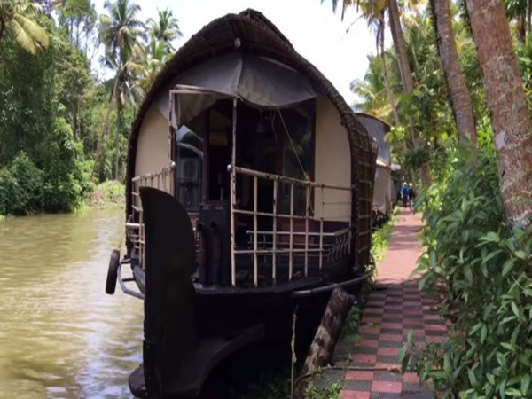 Houseboat tourism resumes in Kerala
