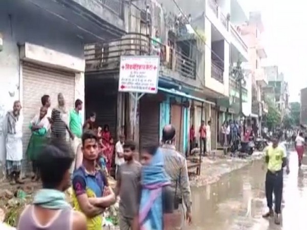 People gathered at Rakesh Marg in Ghaziabad (Photo/ANI)