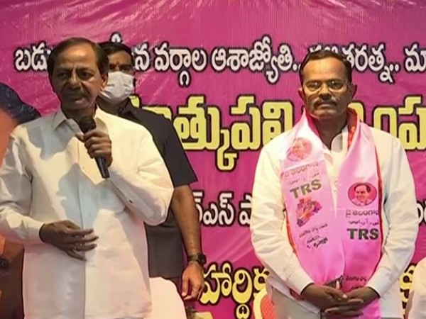 Chief Minister of Telangana K Chandrasekhar Rao (L) and Former Andhra Pradesh Minister Motkupalli Narsimhalu (R) (Photo/ANI)