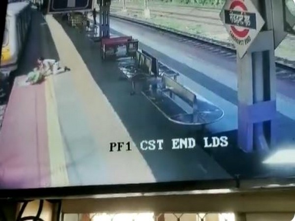 CCTV footage of Sandhurst Road railway station in Mumbai (Photo/ANI)