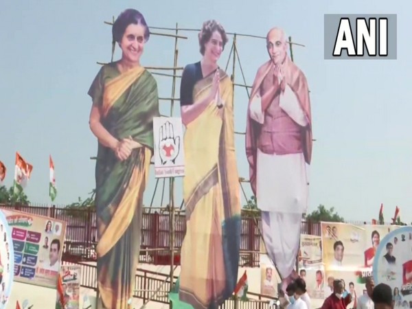 Cutouts of  Indira Gandhi and Sardar Vallabhbhai Patel in Gorakhpur. [Photo/ANI]