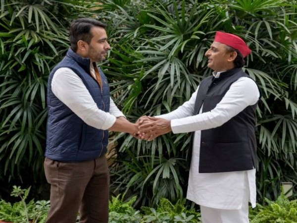 RLD chief Jayant Chaudhary with Akhilesh Yadav