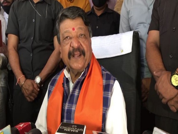 BJP leader Kailash Vijayvargiya interacts with reporters in Indore on Tuesday. (Photo/ANI) 
