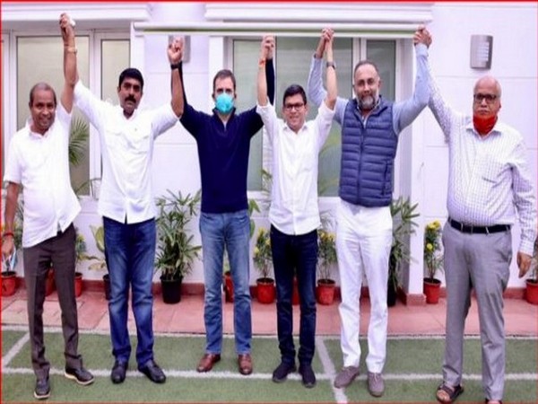 Rahul Gandhi with leaders from Goa (Photo/Twitter) 