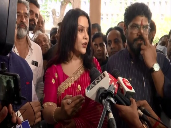 Amruta Fadnavis, wife of former Maharashtra chief minister Devendra Fadnavis (Photo/ANI)