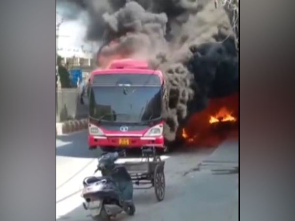 Bus caught fire in Delhi's Mahipalpur (Photo/ANI)