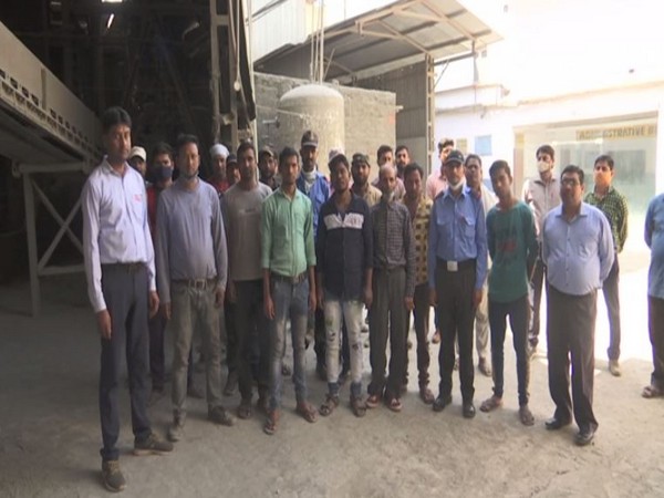 Workers at a cement industy in Udhampur. [Photo/ANI]