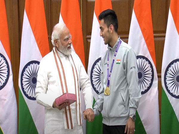 Lakshya Sen gifts Bal Mithai to PM Modi (Photo/PMO)