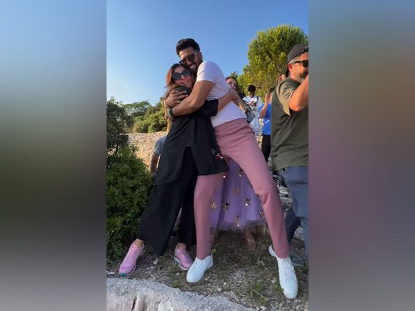 Farah Khan & Vicky Kaushal (Image Source: Instagram)