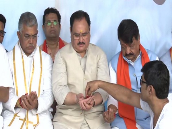 BJP working president JP Nadda performing 'tarpan' in Kolkata on Saturday. Photo/ANI