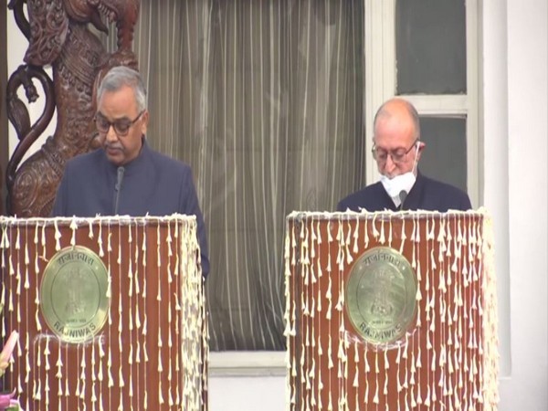 Justice (Retd) Harish Chandra Mishra taking the oath as Lokayukta of Delhi government. (Photo/ANI)