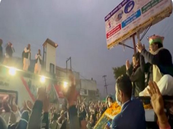 Priyanka Gandhi greeting RLD leader Jayant Chaudhary and SP chief Akhilesh Yadav. (Photo/@priyankagandhi)