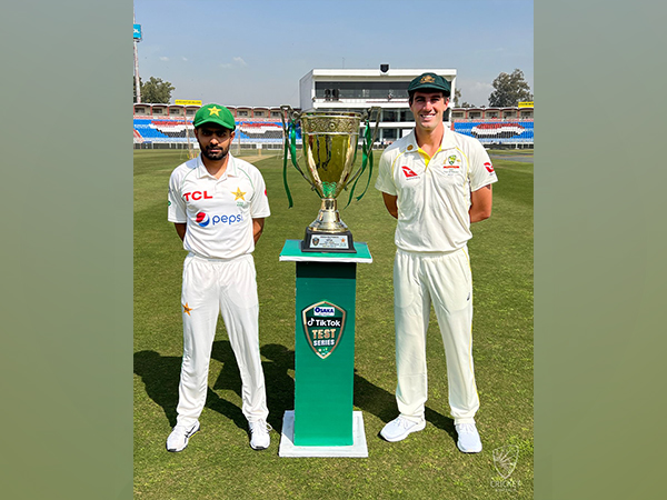 Pakistan captain Babar Azam and Australia captain Pat Cummins pose in front of the trophy (Photo/Cricket Australia/ Twitter)