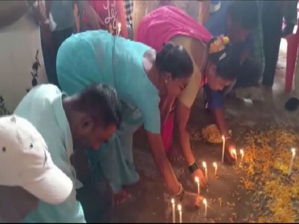 Environmentalists paid tributes to the trees that were felled in Aarey forest. Photo/ANI