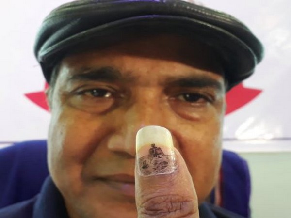 A micro artist from Siliguri, West Bengal, Ramesh Shah draws a miniature painting of Chandrayaan-'s landing on moon, on his thumb nail. (Photo/ANI)