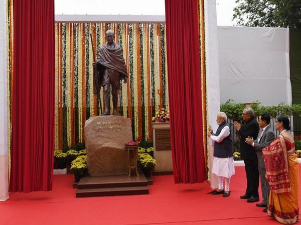 Prime Minister Narendra Modi unveiled a statue of Mahatma Gandhi at CAG office premises in New Delhi on Thursday (Photo/ANI)