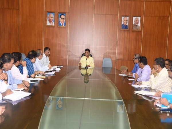 Chief Minister Pramod Sawant held a review meeting with the officials of Electricity Department ahead of Ganesh Chaturthi on Monday. (Photo Courtesy:Twitter/Pramod Sawant)