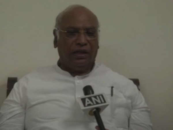 Senior Congress leader Mallikarjun Kharge speaking to ANI on Saturday. Photo/ANI