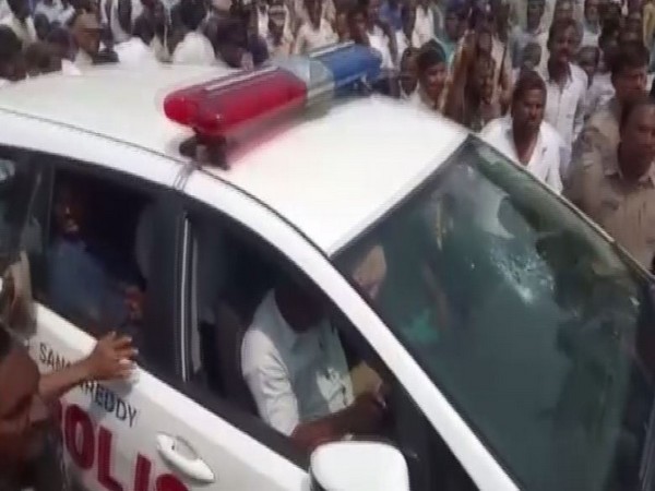 Sangareddy Police takes Congress MLA into preventive custody for allegedly trying to participate in TSRTC employees' 'Rasta Roko' protest (Photo/ANI)