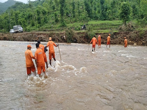 NDRF team conducting search operation for the missing four persons (Photo/ANI)