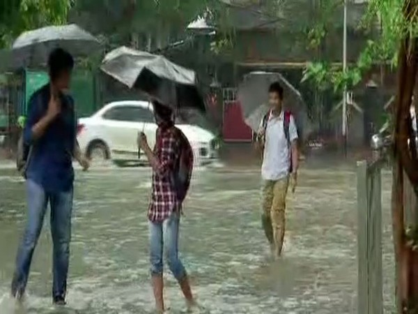 Heavy rainfall led to waterlogging in Sion on Wednesday. Photo/ANI
