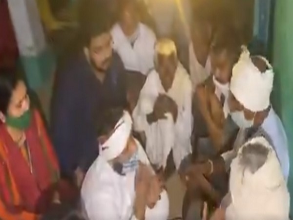 Delhi AAP MLA Kuldeep Kumar meeting the Hathras victim's family on October 4. [Photo/ANI]