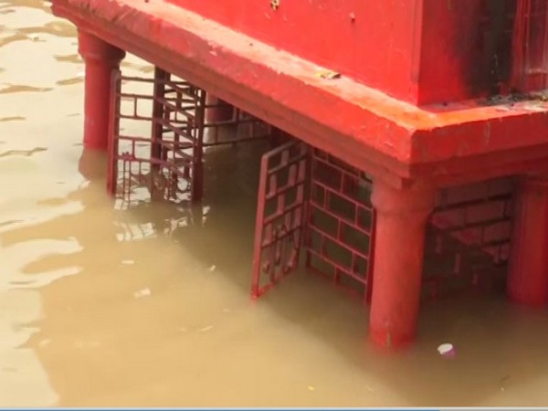 A small temple near Ganga river in Varanasi on Sunday. Photo/ANI 