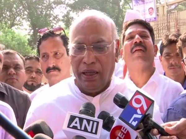 Congress leader Mallikarjun Kharge speaking to media persons on Saturday (Photo/ANI)