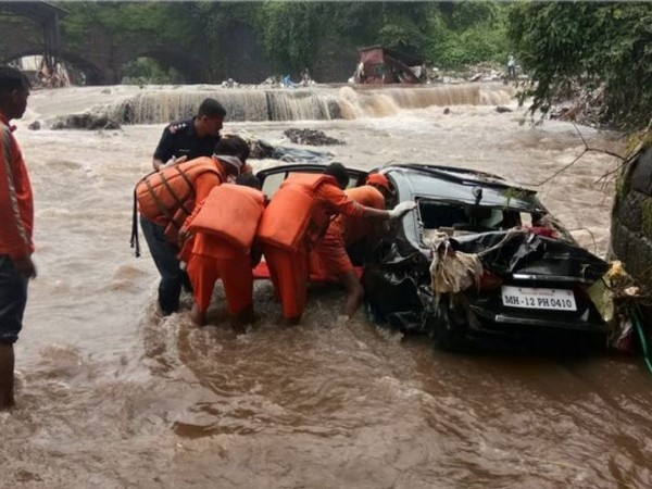 NDRF team engaged in rescue work. Photo/ANI
