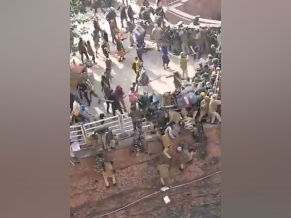 Protesters clash with police at the Red Fort. 