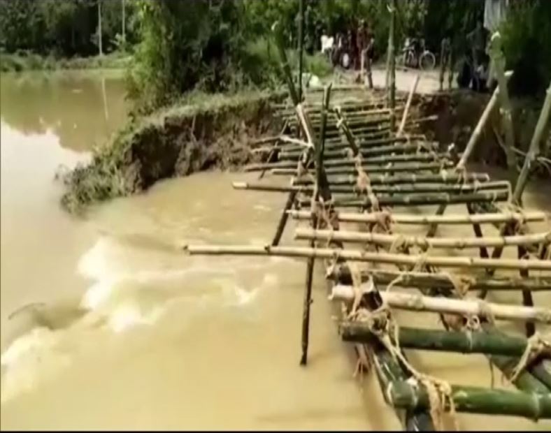A bamboo bridge constructed by villagers in Darbhanga, Bihar [Photo/ANI]