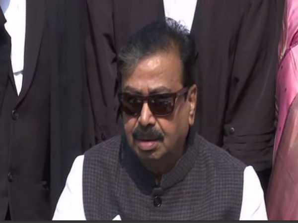 Shiv Sena's Gajanan Chandrakant Kirtikar addresses media in New Delhi on Sunday [Photo/ANI]
