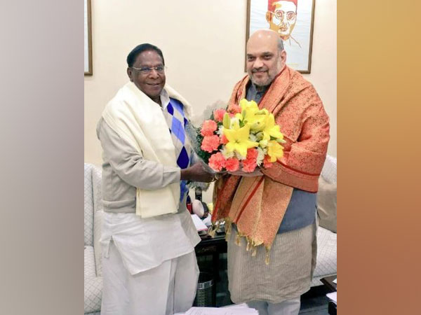 Puducherry Chief Minister V Narayanasamy (left) and Union Home Minister Amit Shah (right) (Photo/ANI)