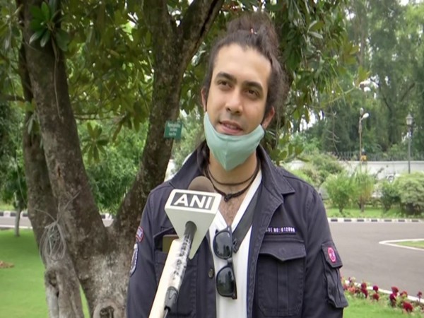 Singer Jubin Nautiyal speaking to ANI (Photo/ANI)