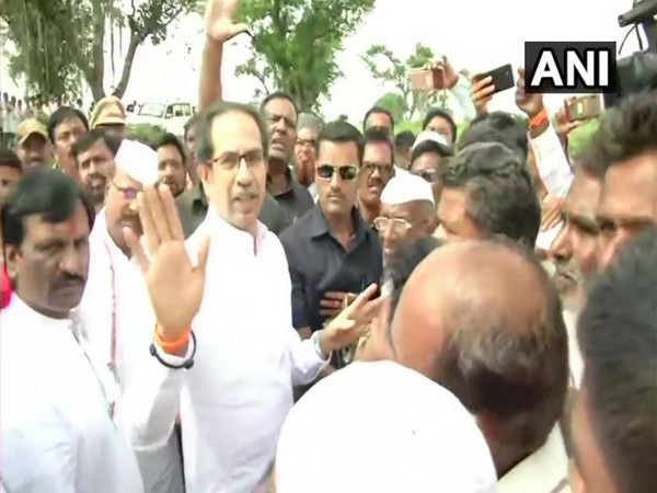 Shiv Sena chief Uddhav Thackeray met distressed farmers in Aurangabad on Sunday. Photo/ANI