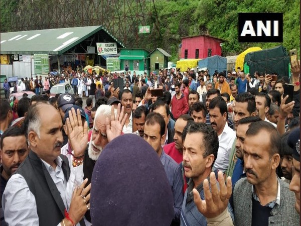 Farmers block NH-5 in Shimla on Saturday (Photo/ANI)