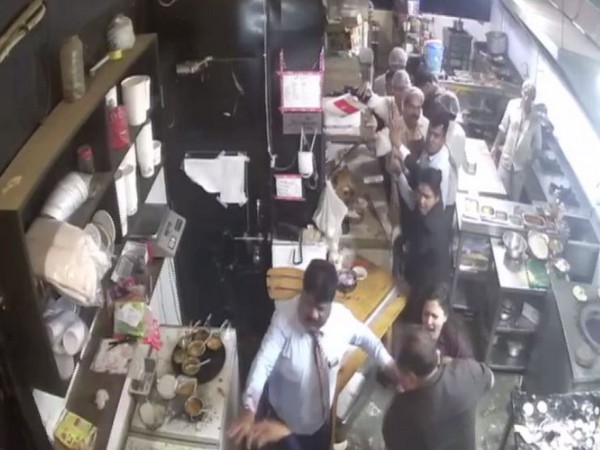 Customers and restaurant staff beating each other inside the restaurant kitchen (Photo/CCTV Footage)