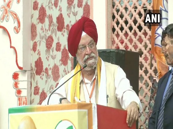 Union Minister Hardeep Singh Puri while addressing the Sahari Kendra Pramukh Sammelan in New Delhi on Sunday (Photo/ANI)