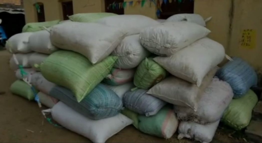 The Jharkhand Police seized a total of 1438 kg opium worth Rs 22 lakh from a truck in Khunti area on Tuesday.