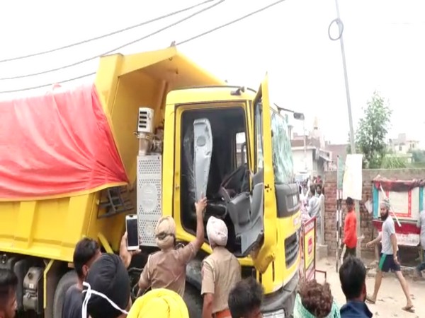 Visuals of the tipper at Rahon Road (Photo/ANI)