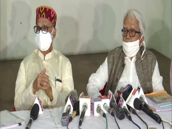 Congress leader Pradip Bhattacharya (left) and  Left Front leader Biman Bose (right) at joint press conference (Photo/ANI)